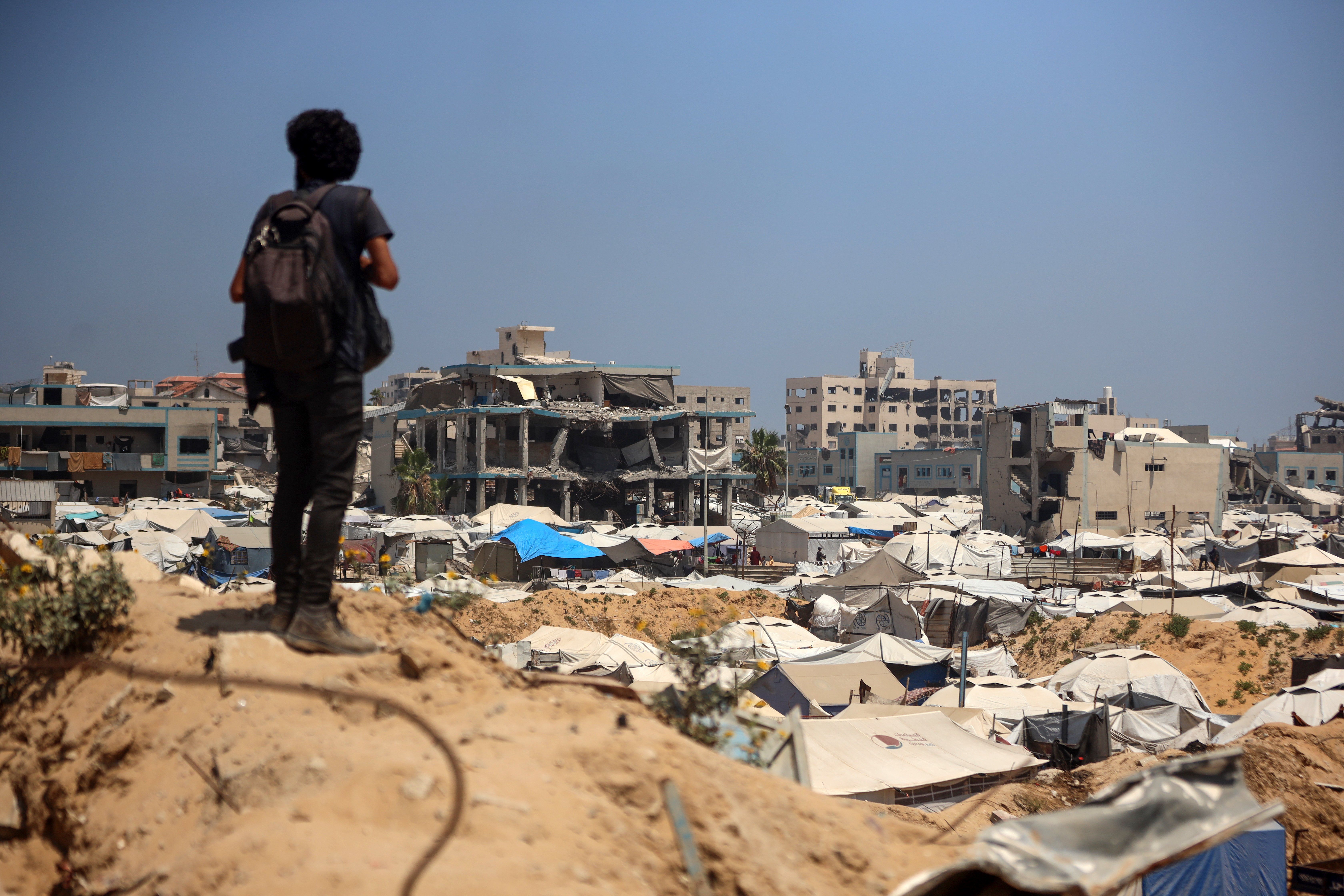 Assuefatti ai crimini dell’umanità accettiamo il male senza fiatare