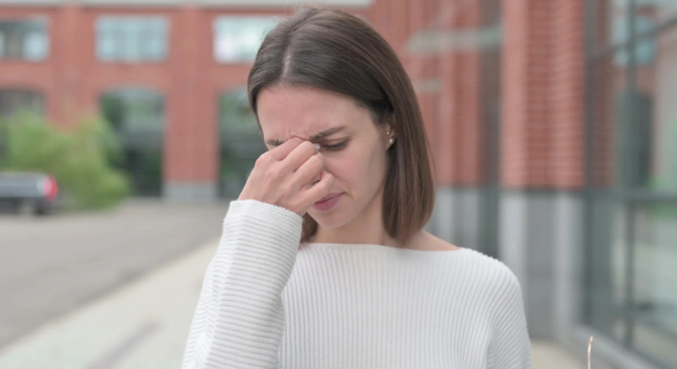 anxiety attack, panic attack, work, distressed woman, stressed woman, mental illness
