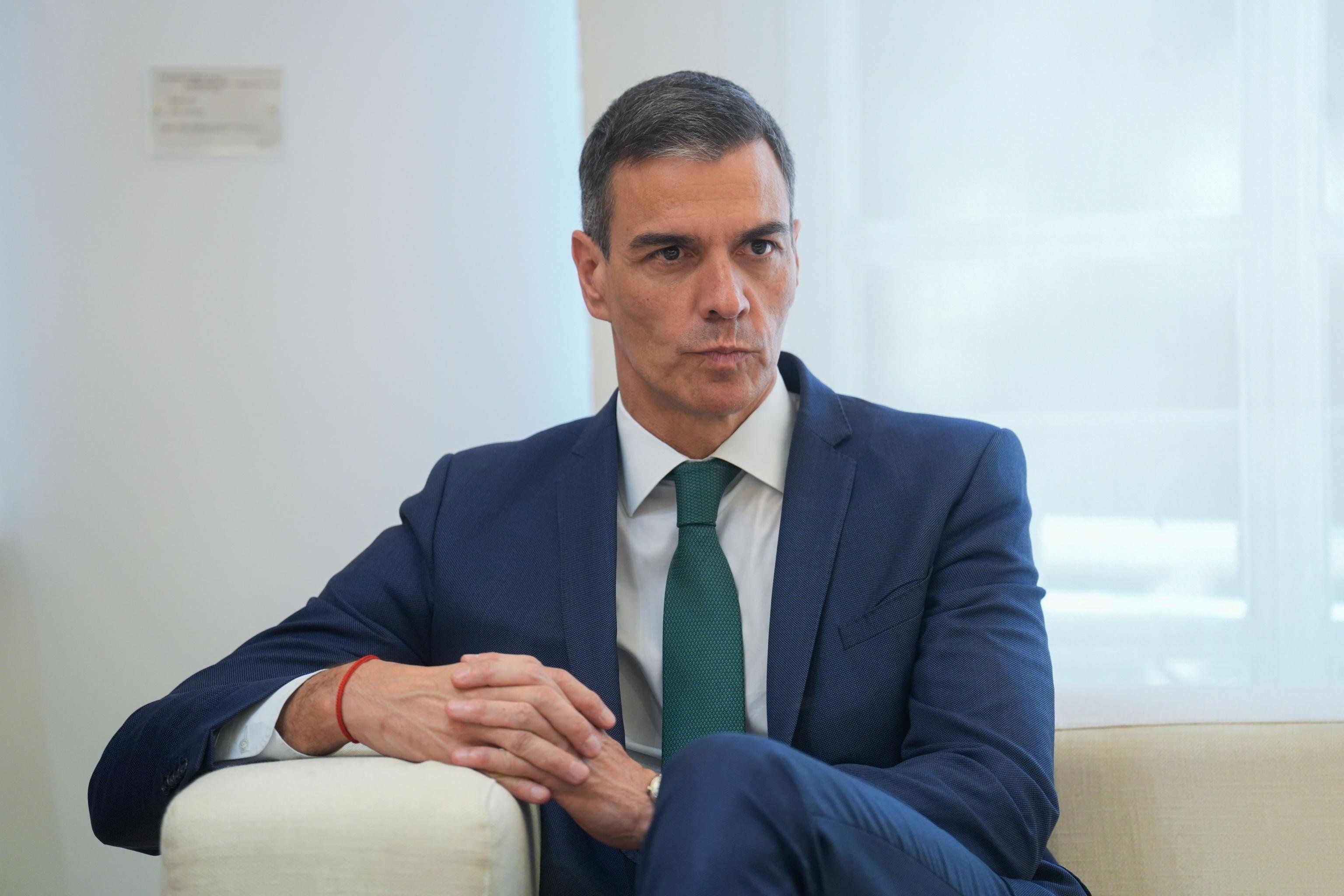 Affossato dagli scandali di corruzione, Sánchez reagisce alzando la cresta