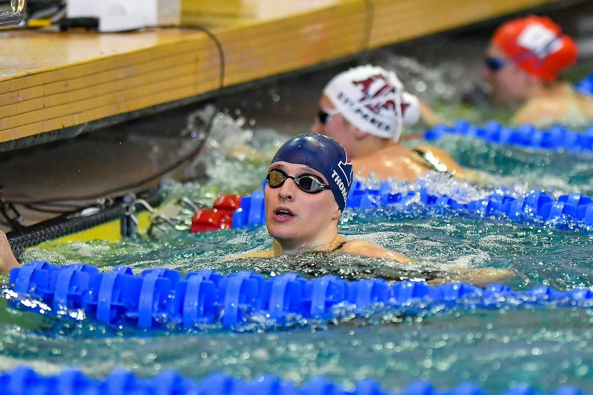 C’è speranza: via medaglie a nuotatrice trans