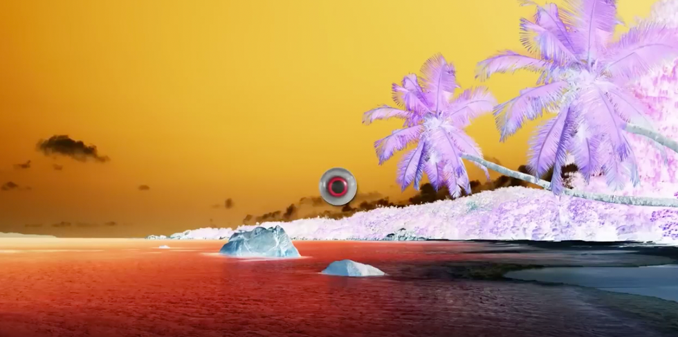 Optical illusion featuring creepy eye and color-changing tropical island is a total mind trip