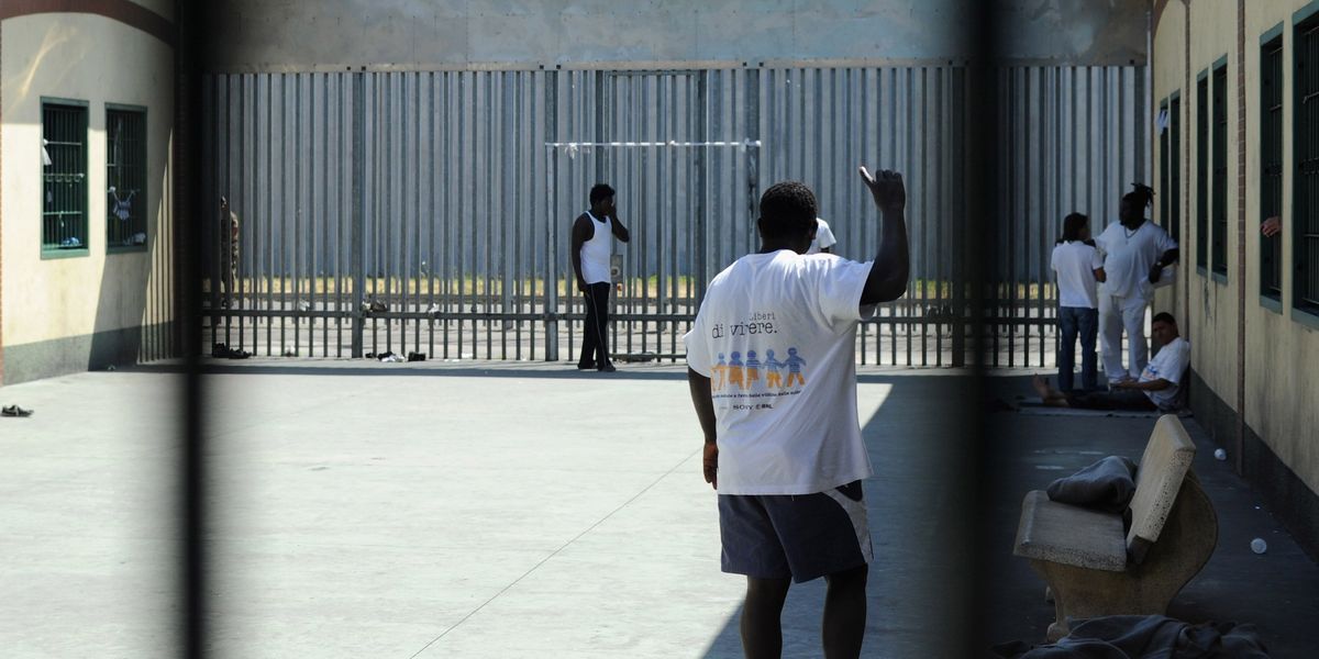 La Consulta ora vuol liberare i clandestini rinchiusi nei Cpr