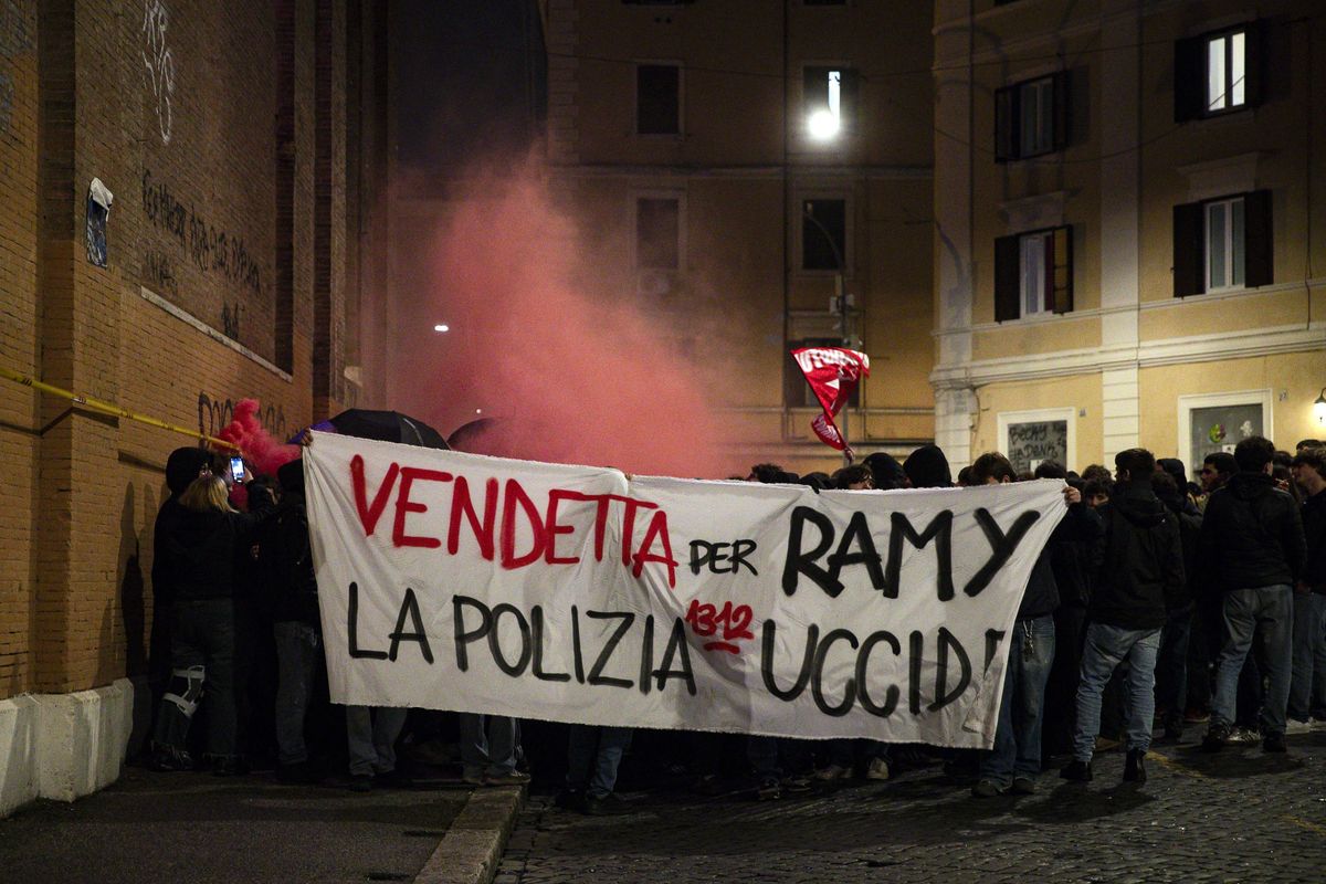 Per i pm il carabiniere era troppo vicino allo scooter di Ramy