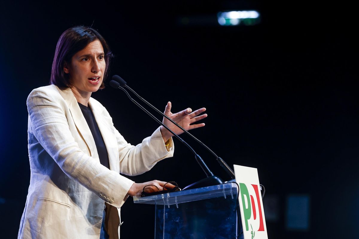 Schlein confonde le carte per fingersi estranea alla fregola militarista