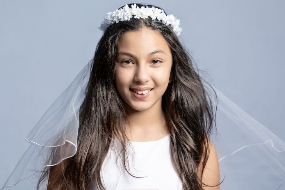 Disneyland Paris; Disneyland wedding; Disneyland fake wedding; child bride; child bride prank