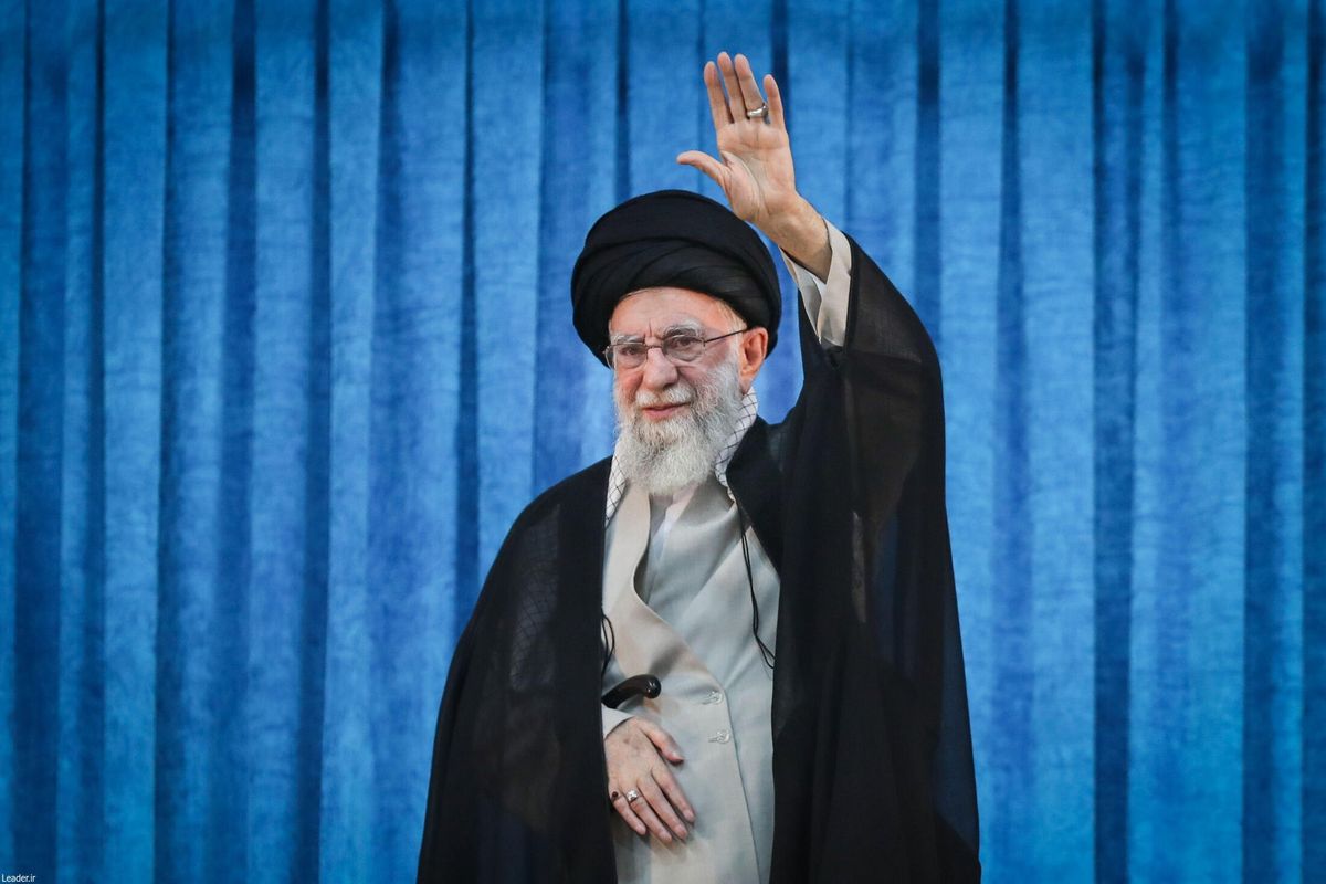 Khamenei sfida il ridicolo: «Vittoria». Uranio distrutto, il balletto continua