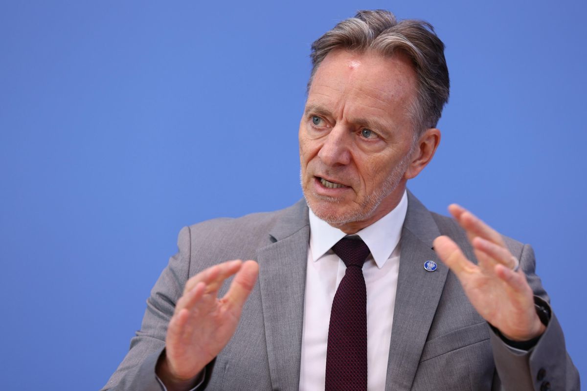 Tedeschi perseguitati se dissentono. Ma la «democratica» Ue fischietta