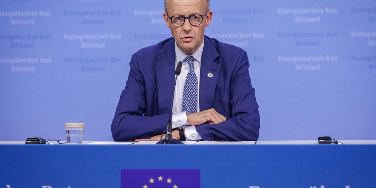 Trump gioca con i dazi Ue: la scadenza è accorciabile. Merz ha fretta, Parigi no Trump gioca con i dazi Ue: la scadenza è accorciabile. Merz ha fretta, Parigi no