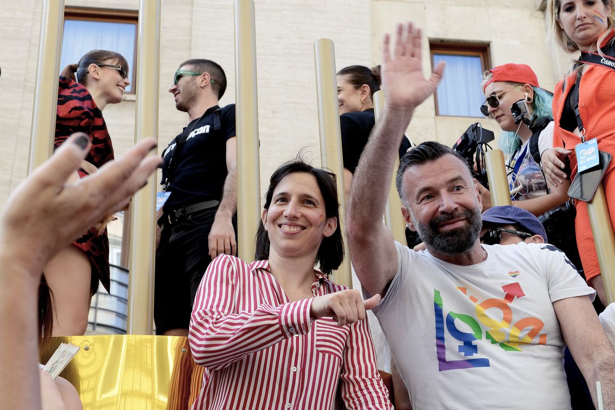 La sinistra arcobaleno sogna un finto martirio al gulasch