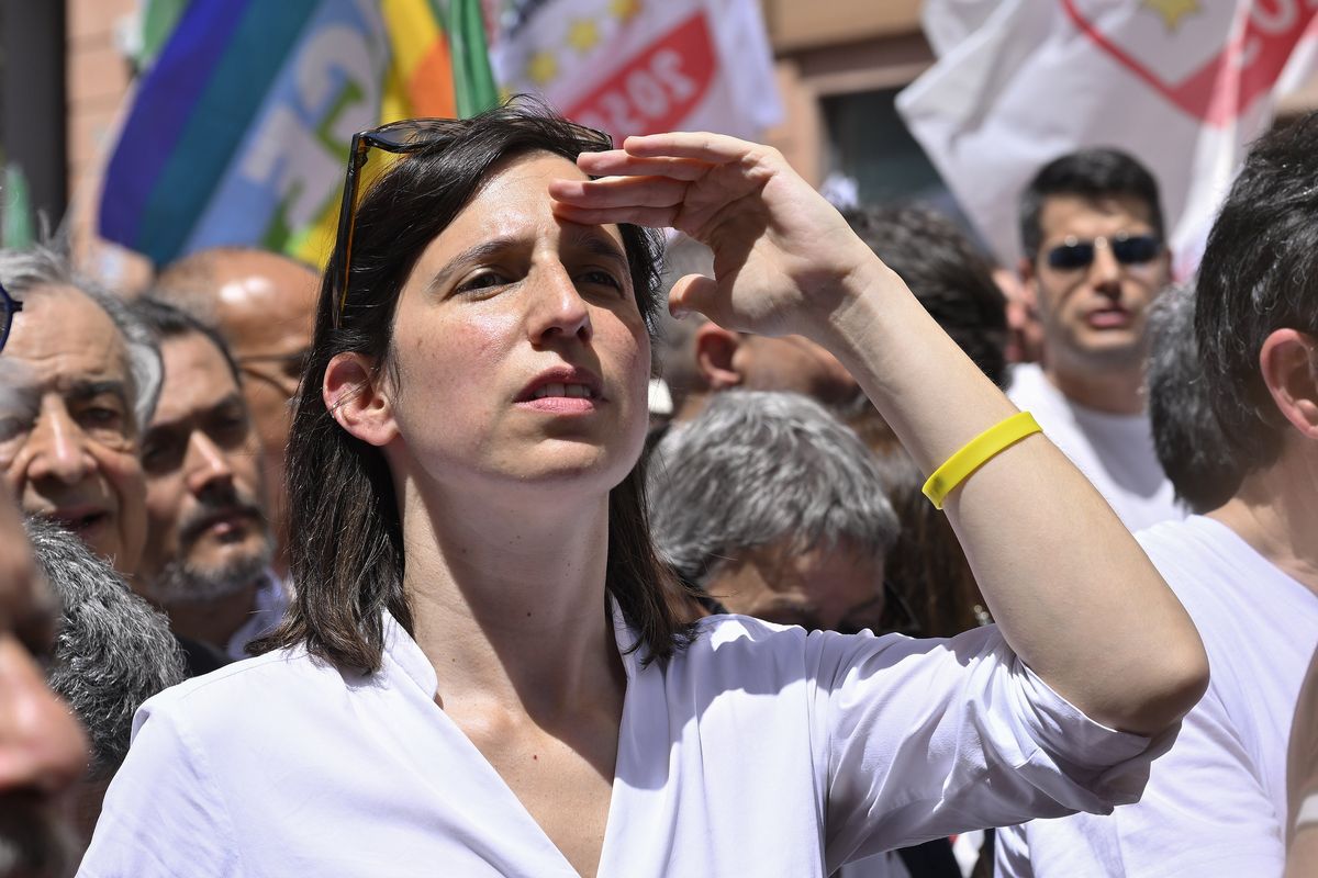 Elly Schlein, la leader da compitino con slogan da social