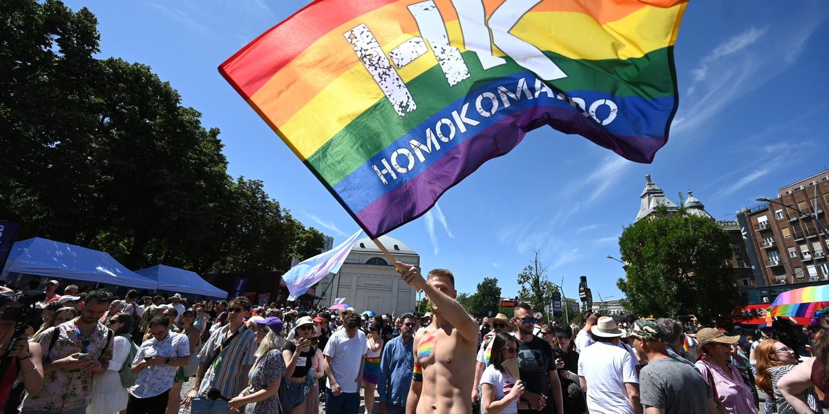 Gay pride Budapest, tensioni e incidenti scongiurati. Contestatori fermati dagli agenti Gay pride Budapest, tensioni e incidenti scongiurati. Contestatori fermati dagli agenti