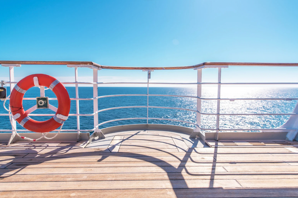 disney cruise ship, man jumps overboard disney cruise, man overboard, cruise ships, cruise ship stories