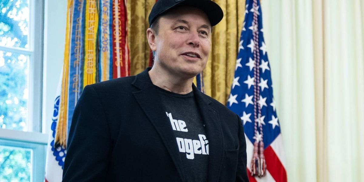 Sì del Senato alla legge di bilancio. Trump minaccia di espellere Musk