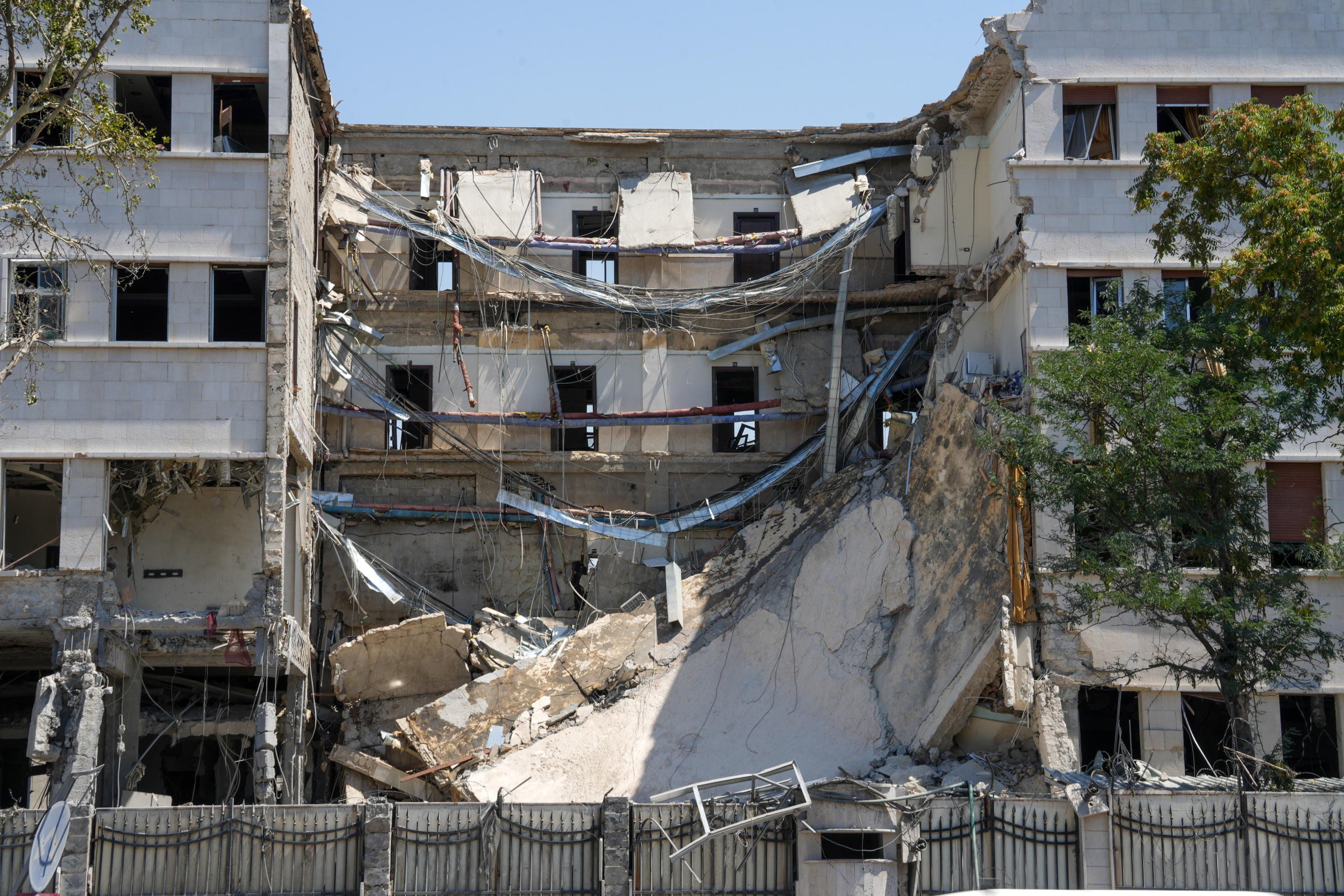 Bibi: «Se serve, altri raid in Siria». Ma Riad condanna le operazioni