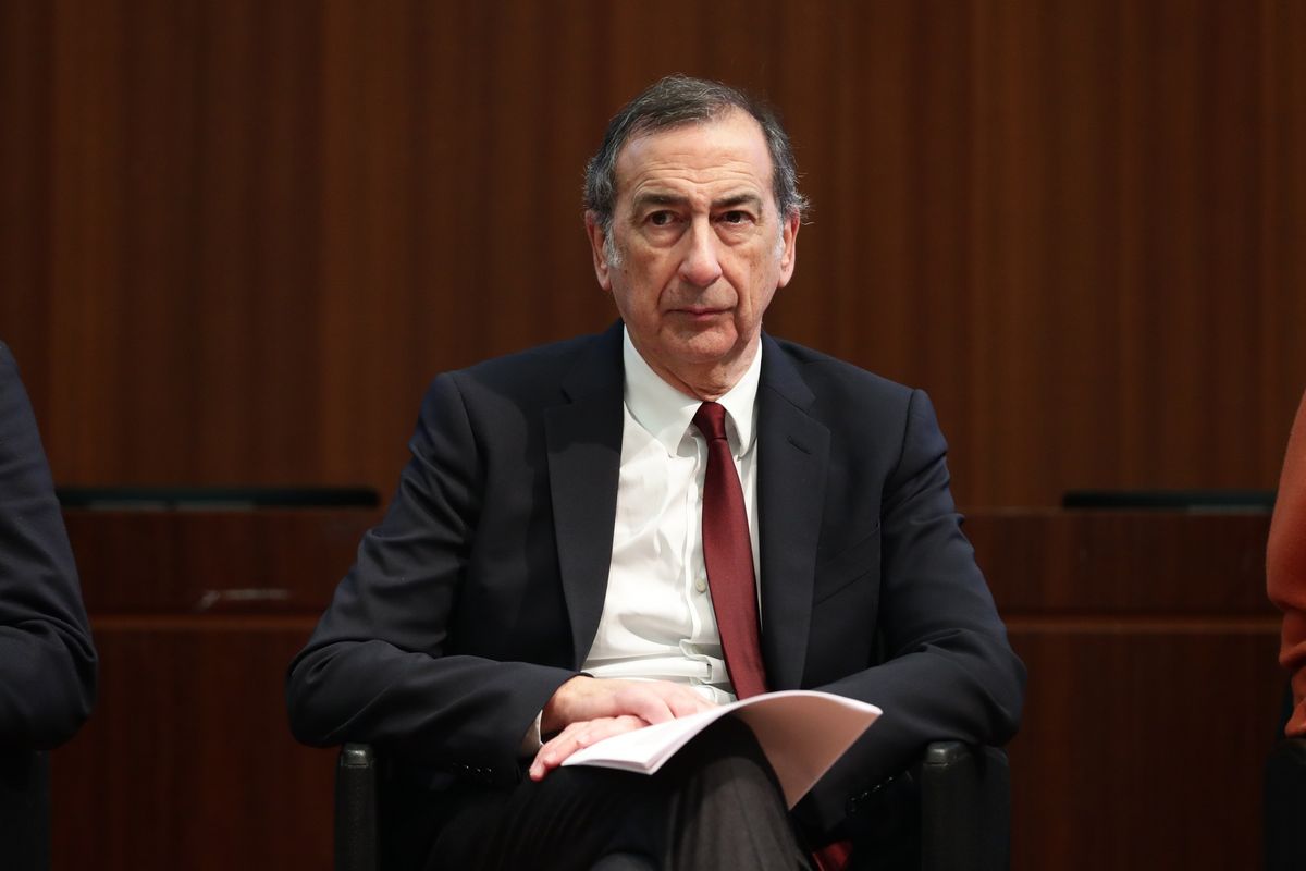 Sala è finito: tutti lo sanno, tranne lui. Mr Expo appenda il calzino al chiodo