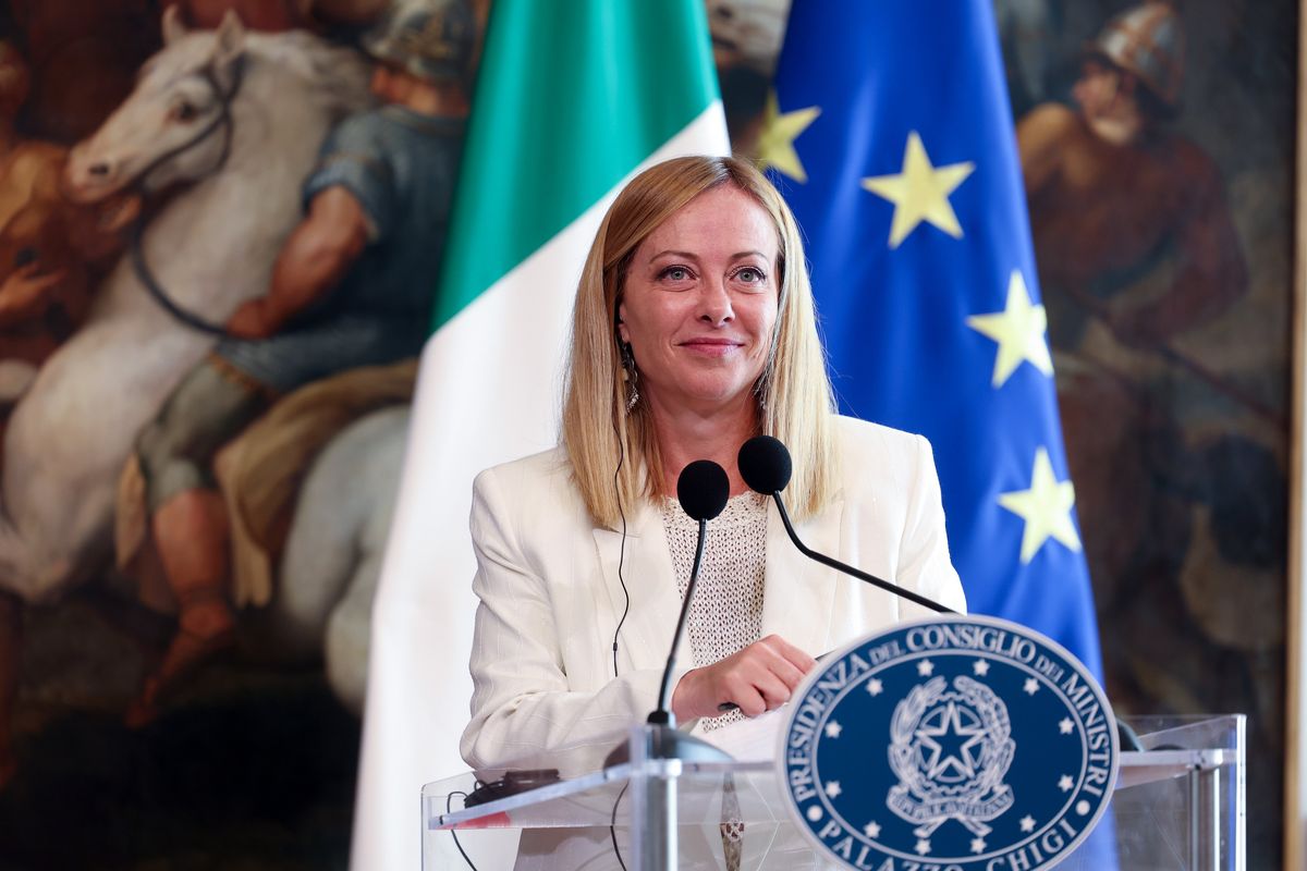 Una mossa del cavallo irrituale. Se non è strategia politica questa...