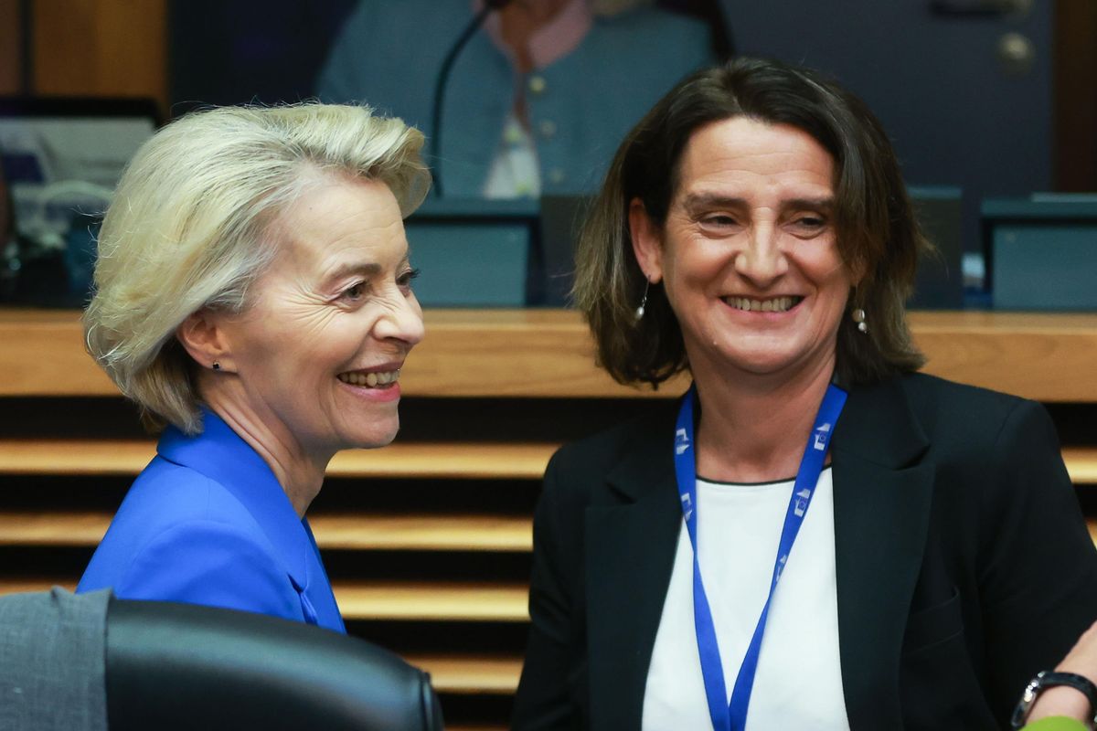 Bruxelles fa il gioco delle tre carte: ci dà 130 miliardi e se ne prende di più