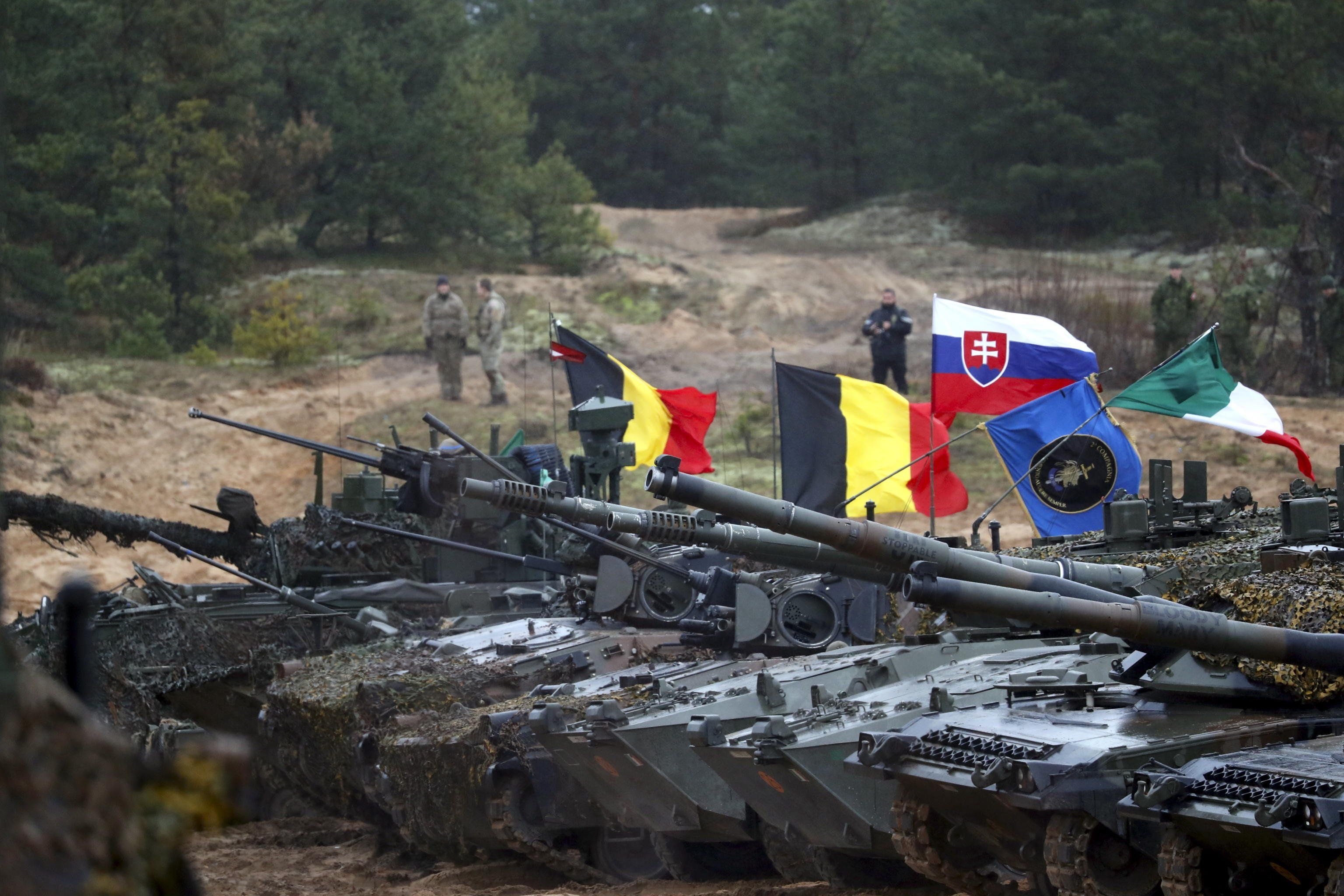 Mentre il mondo corre alla guerra l’Europa apparecchia il suo suicidio