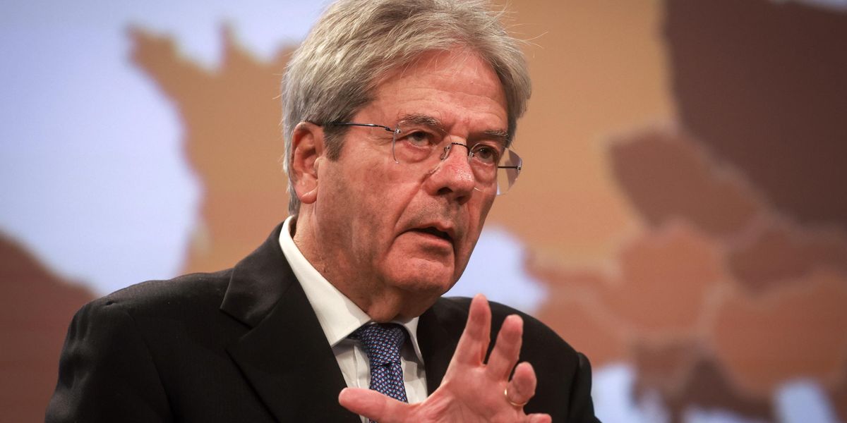 Gentiloni insidia Elly difendendo Beppe. Lega e Verdi scatenati. Fdi e Fi più cauti