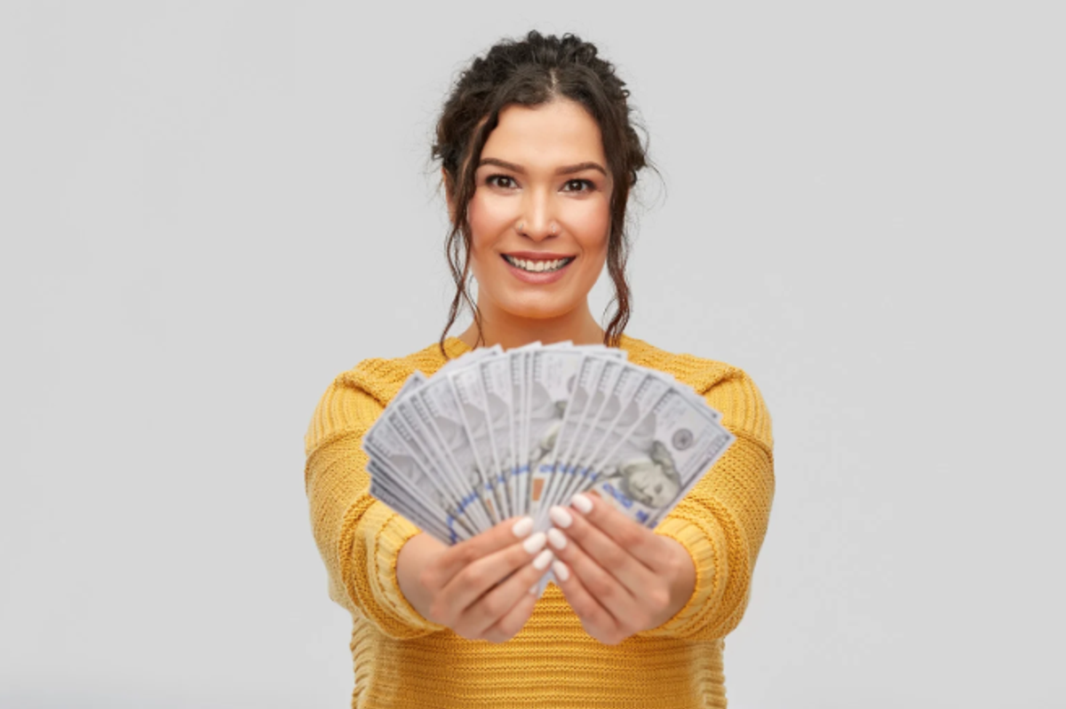 woman with cash, wealth, smiling woman, happy rich woman, american wealth