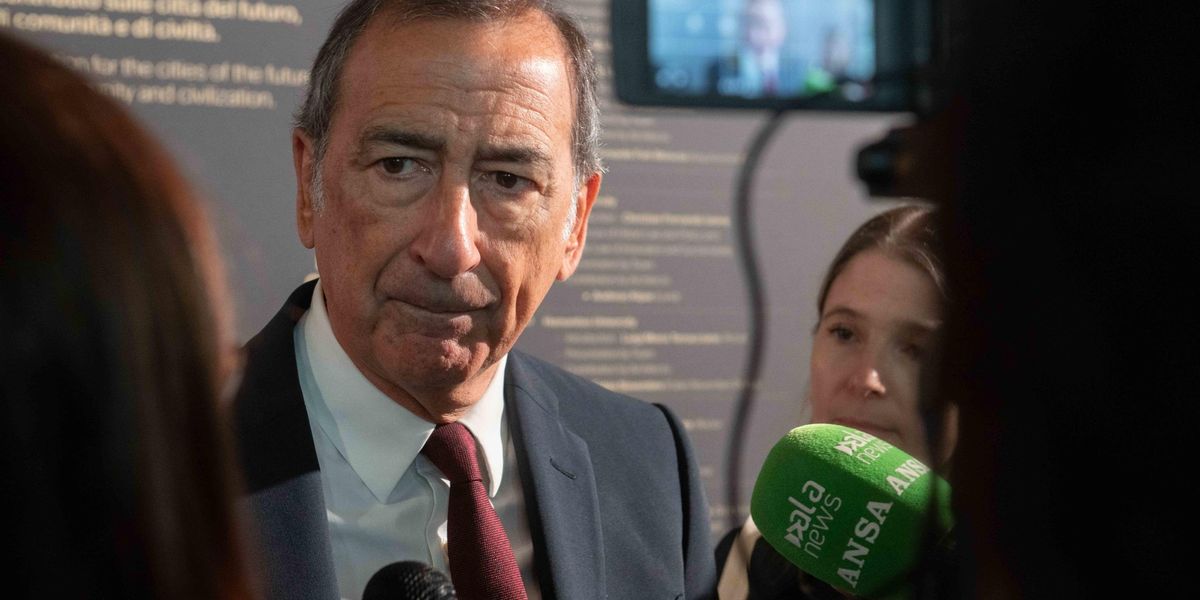 sala rimane ma non risponde alle accuse