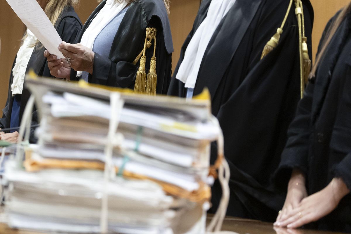 Mazzata alla famiglia dalla Consulta. I diritti dei papà alle mamme lesbiche