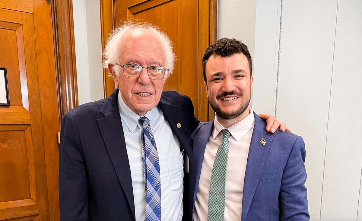 Sanders trifft den von Trump freigelassenen politischen Gefangenen Khalil ...