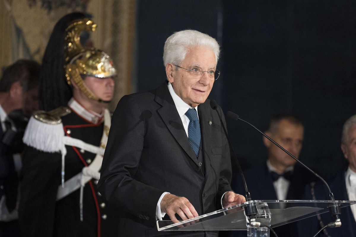 Mattarella prova a spingerci verso la Francia