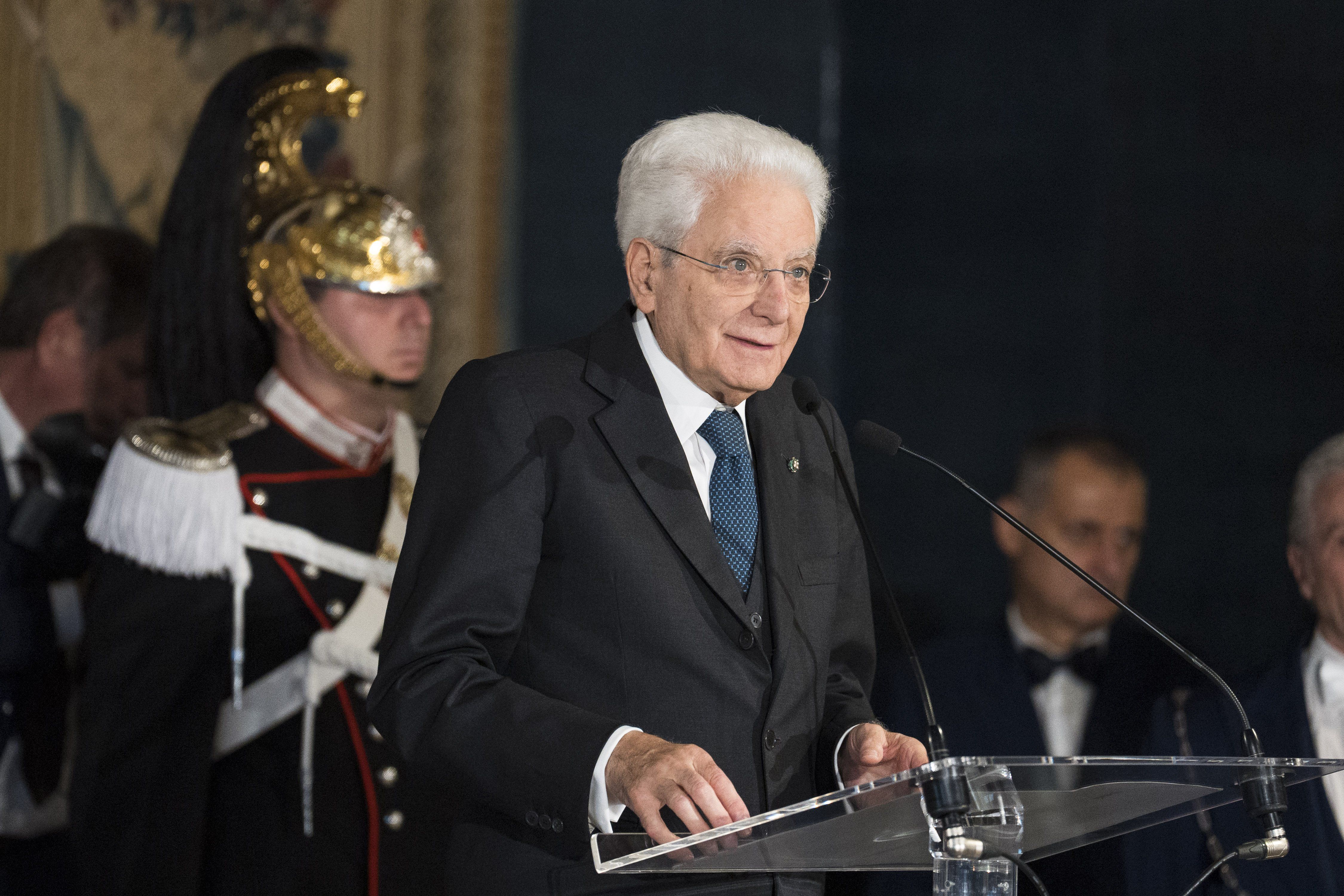 Mattarella prova a spingerci verso la Francia