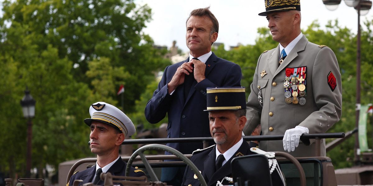Napoleone Macron fa sogni di guerra: «Raddoppio il bilancio dedicato alla Difesa» Napoleone Macron fa sogni di guerra: «Raddoppio il bilancio dedicato alla Difesa»
