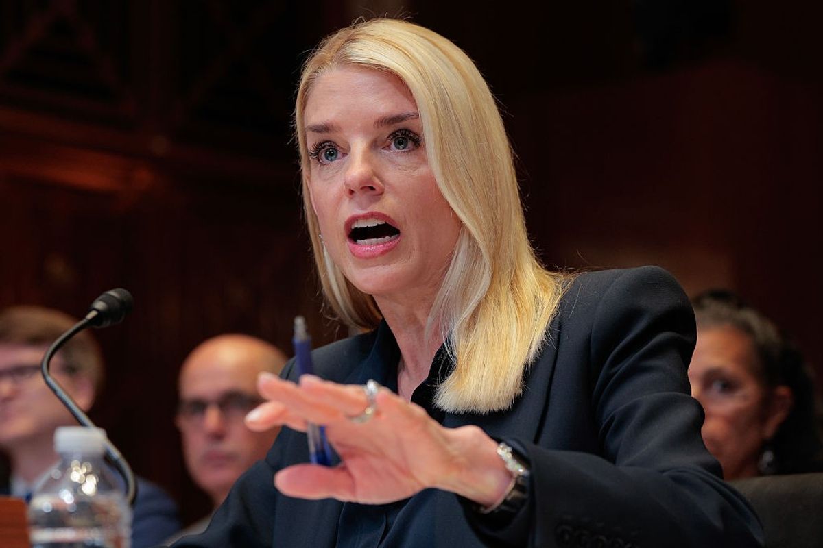 „Pam Bondi muss aussagen“: Demokraten im Repräsentantenhaus fordern von ...
