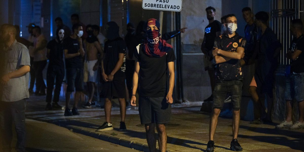 In Spagna parte la guerriglia urbana In Spagna parte la guerriglia urbana