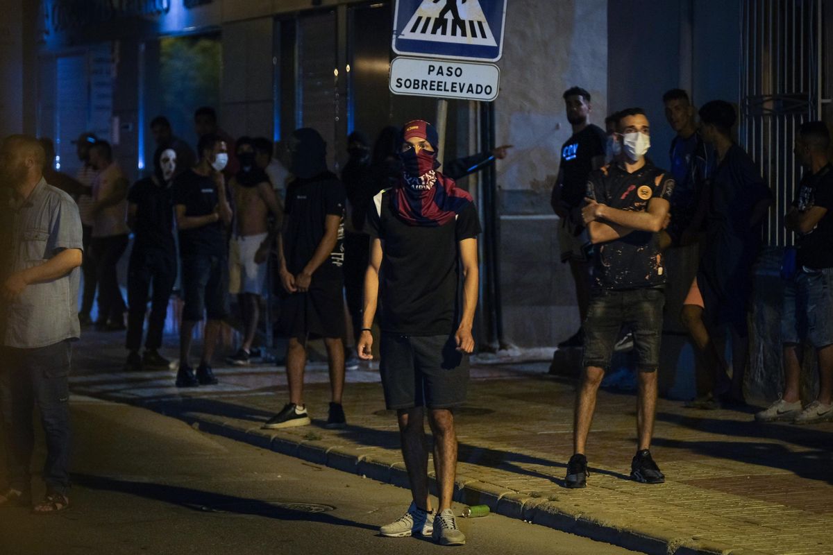 In Spagna parte la guerriglia urbana