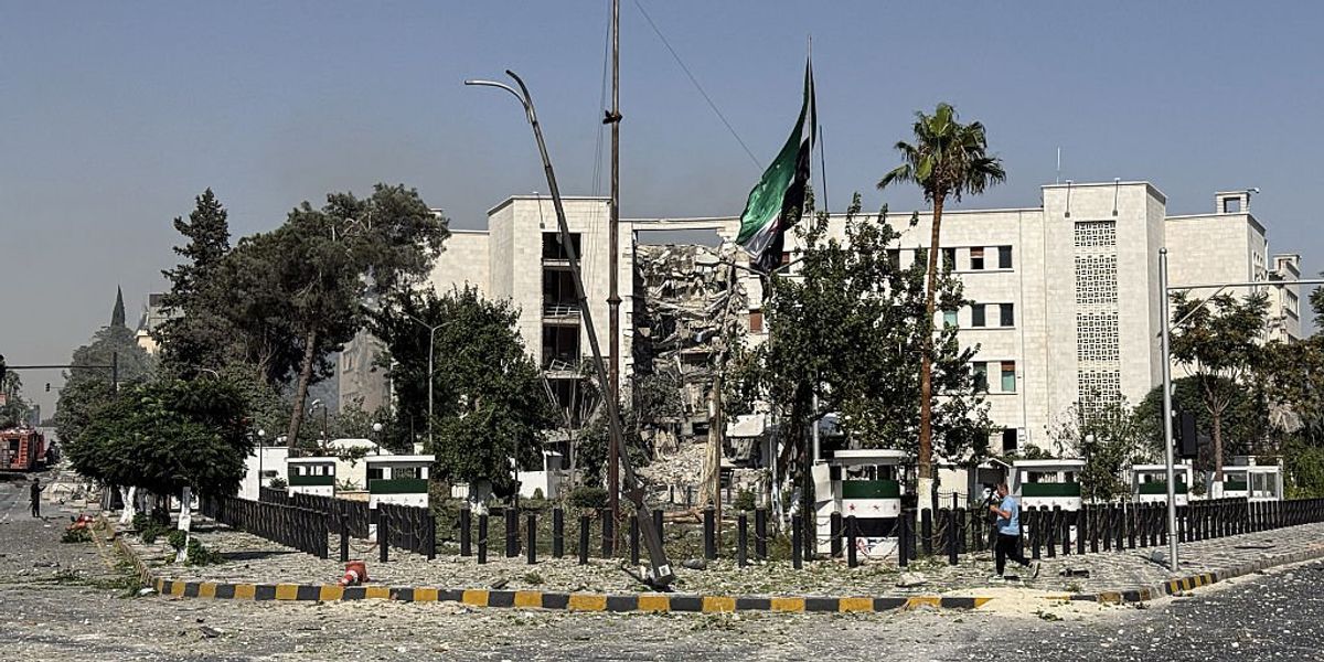 Israele bombarda Damasco dopo gli scontri a Suwayda: «Difendiamo i drusi» Israele bombarda Damasco dopo gli scontri a Suwayda: «Difendiamo i drusi»