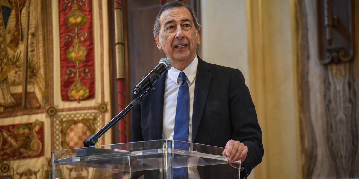 Parte l’assedio al sindaco Sala, il Pd non lo difende Parte l’assedio al sindaco Sala, il Pd non lo difende