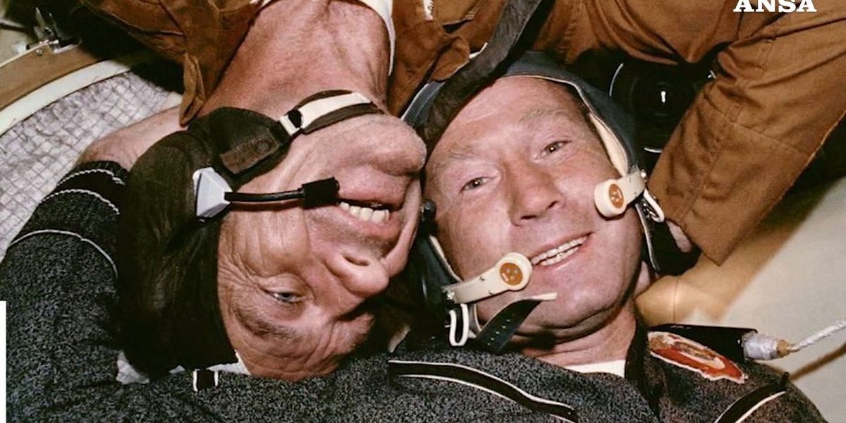 apollo soyuz 50 anni fa l incontro nello spazio tra usa e urss