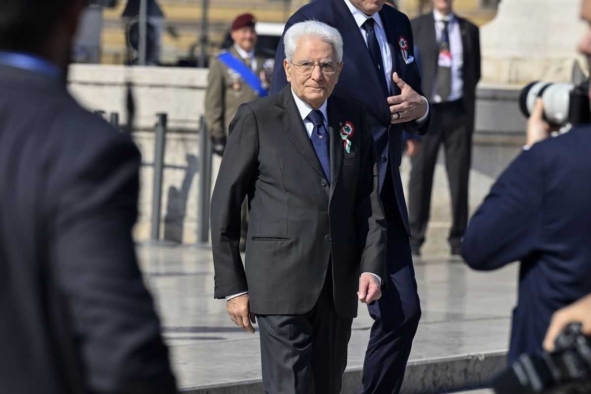 Il Cremlino insiste: Mattarella russofobo. La replica: «Mosca ha cancellato la pace»