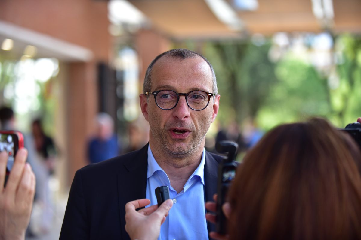 Ricci tira dritto: «Vinceremo». Il M5s sta alla finestra ma non si fida
