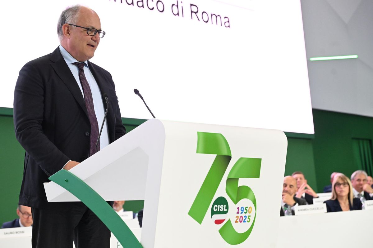 Gualtieri spende 22 milioni e sana gli abusivi