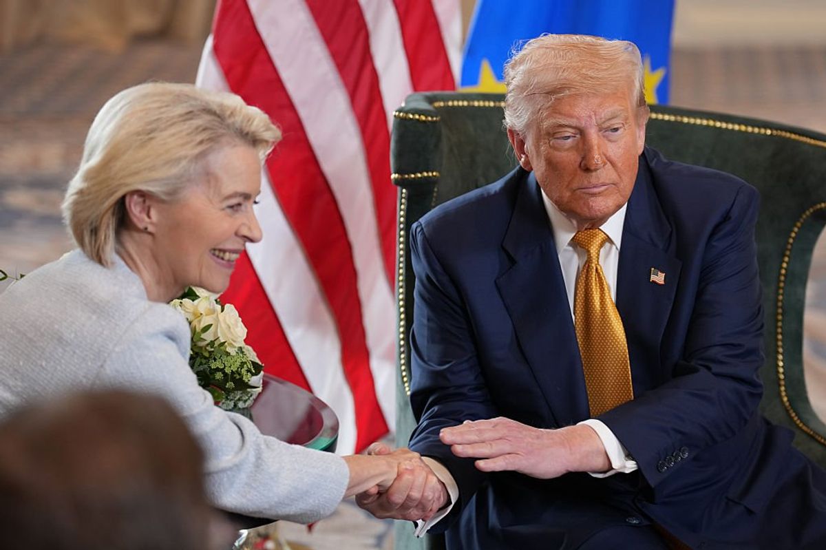 Trump impone dazi del 15% all’Europa. L’Ue farà 600 miliardi di investimenti in Usa