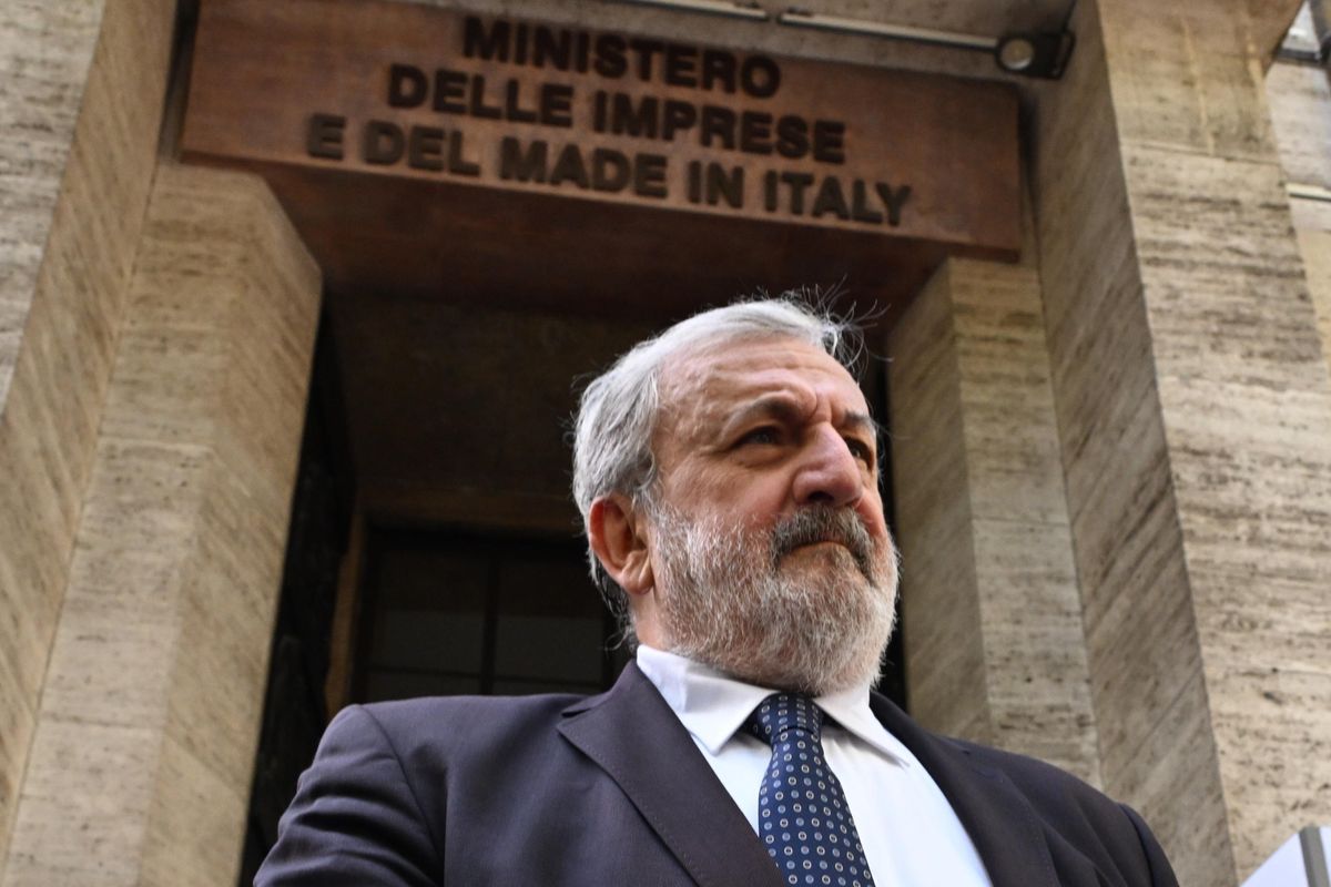 Emiliano come Berlusconi: legnate ai giudici