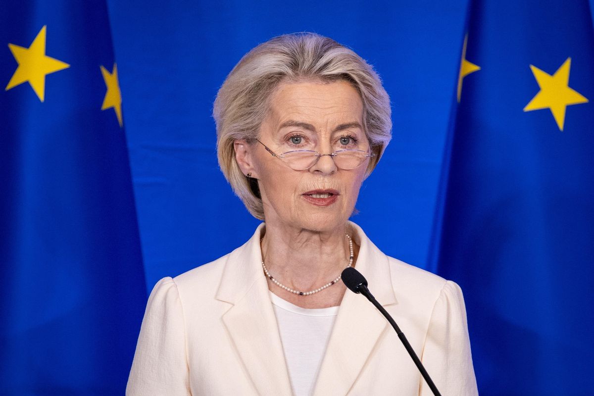 Ursula sotto attacco smentisce sé stessa. «L’intesa con gli Usa non è vincolante»