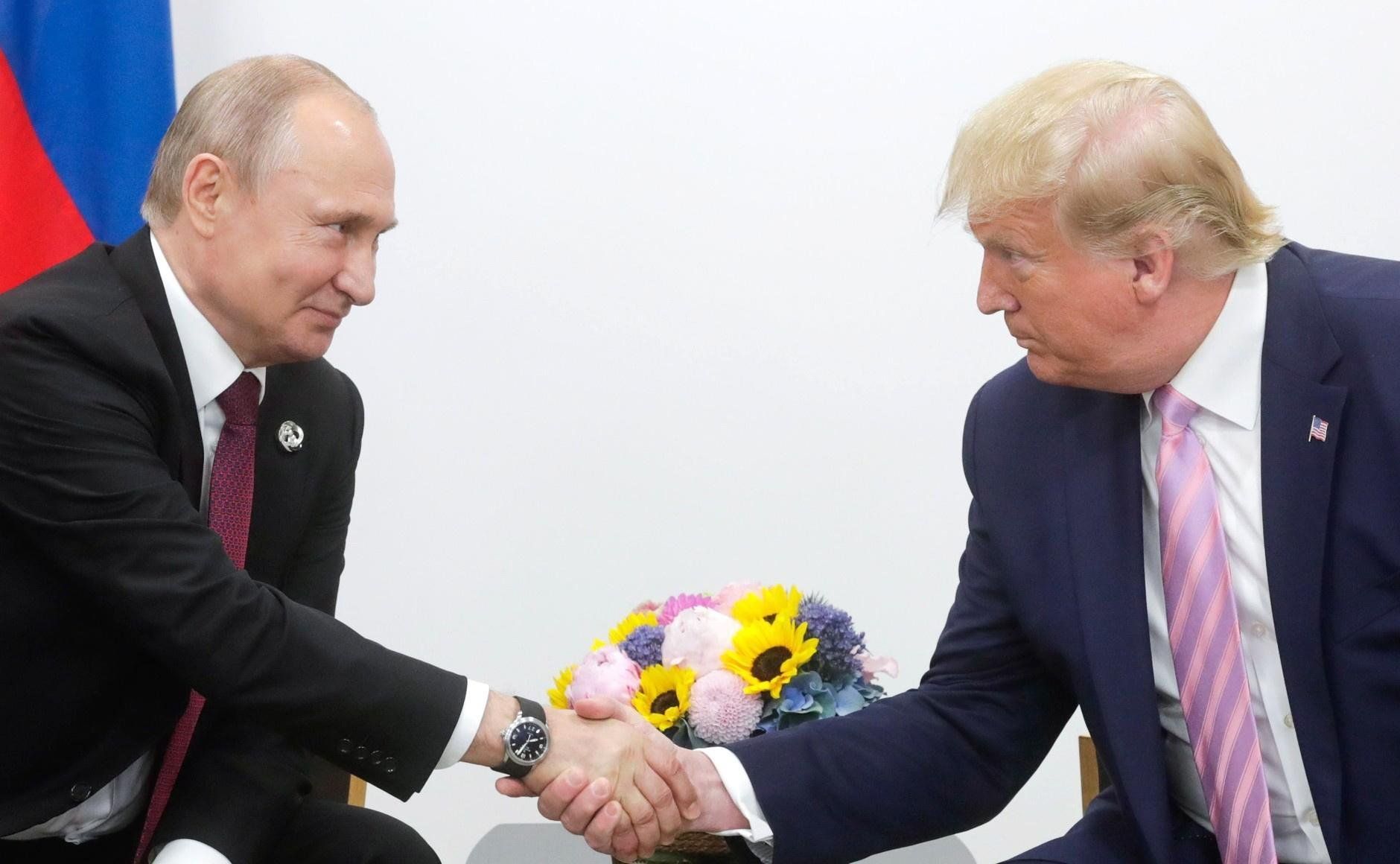 Putin conferma l’incontro con Trump. Ma il tycoon: «Solo se vede Zelensky»