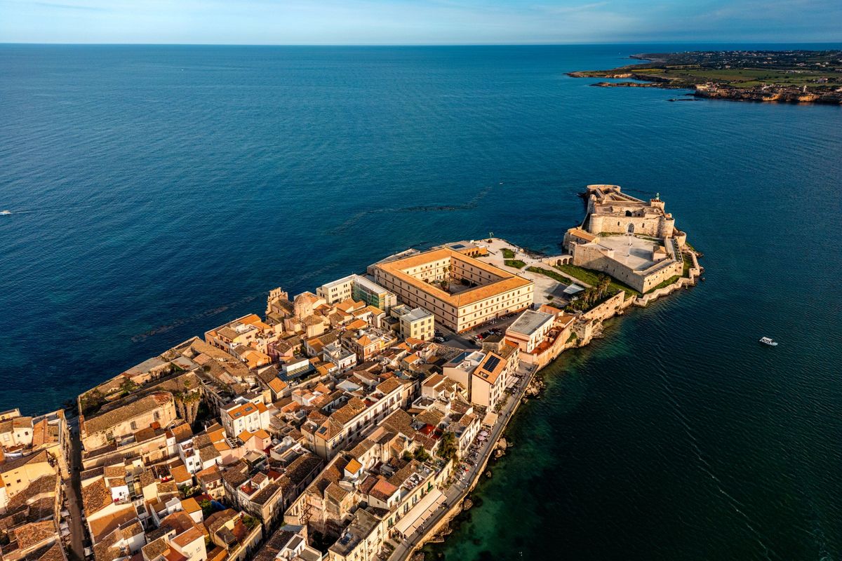 Vacanze in Sicilia: immersioni barocche e tuffi nel mare blu da Ortigia verso Sud