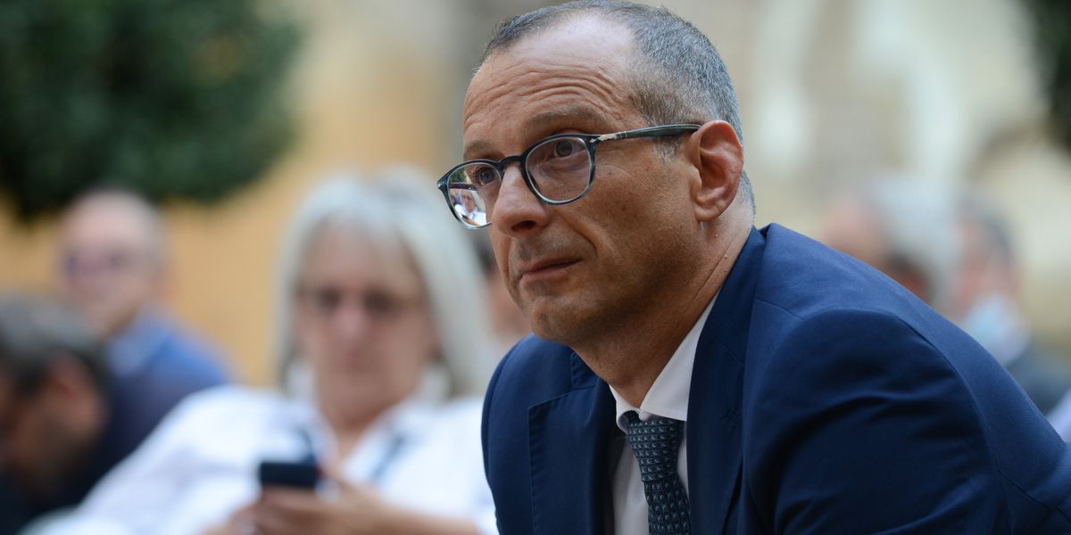 l8217ex factotum sentito per undici ore materiale chiave adesso il dem trema