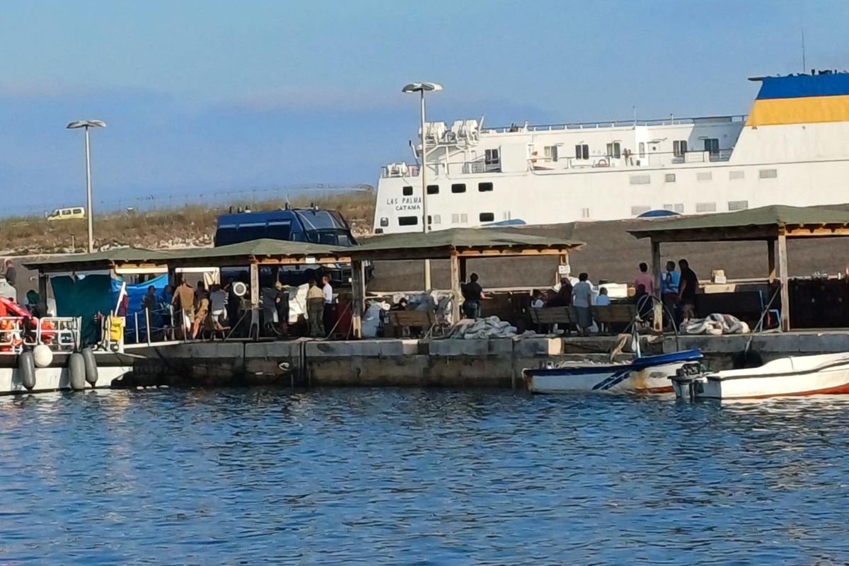 Le Ong si inventano il blocco a Lampedusa