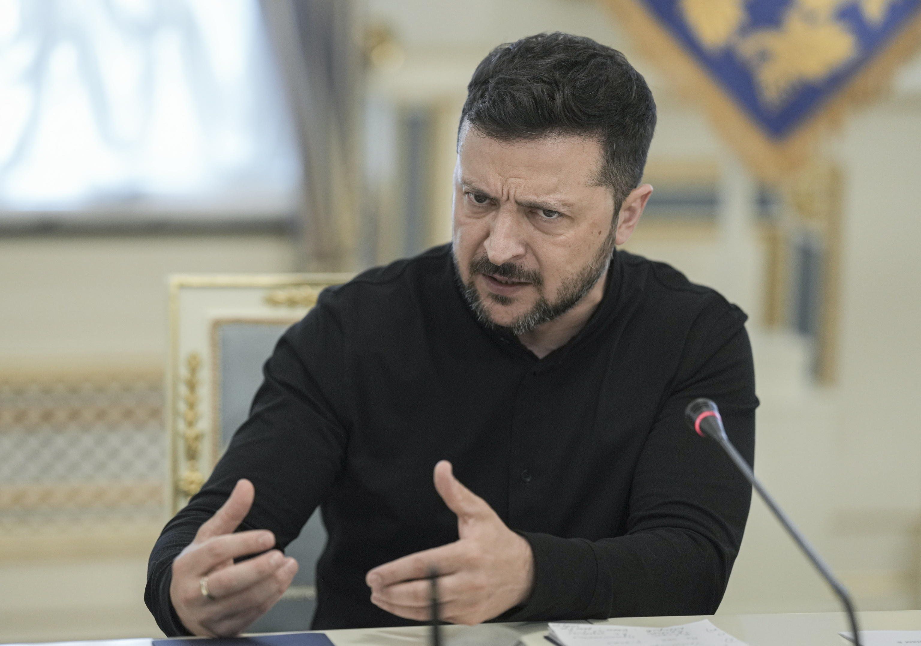 Domani Zelensky alla Casa Bianca. Ma sono scintille già via telefono