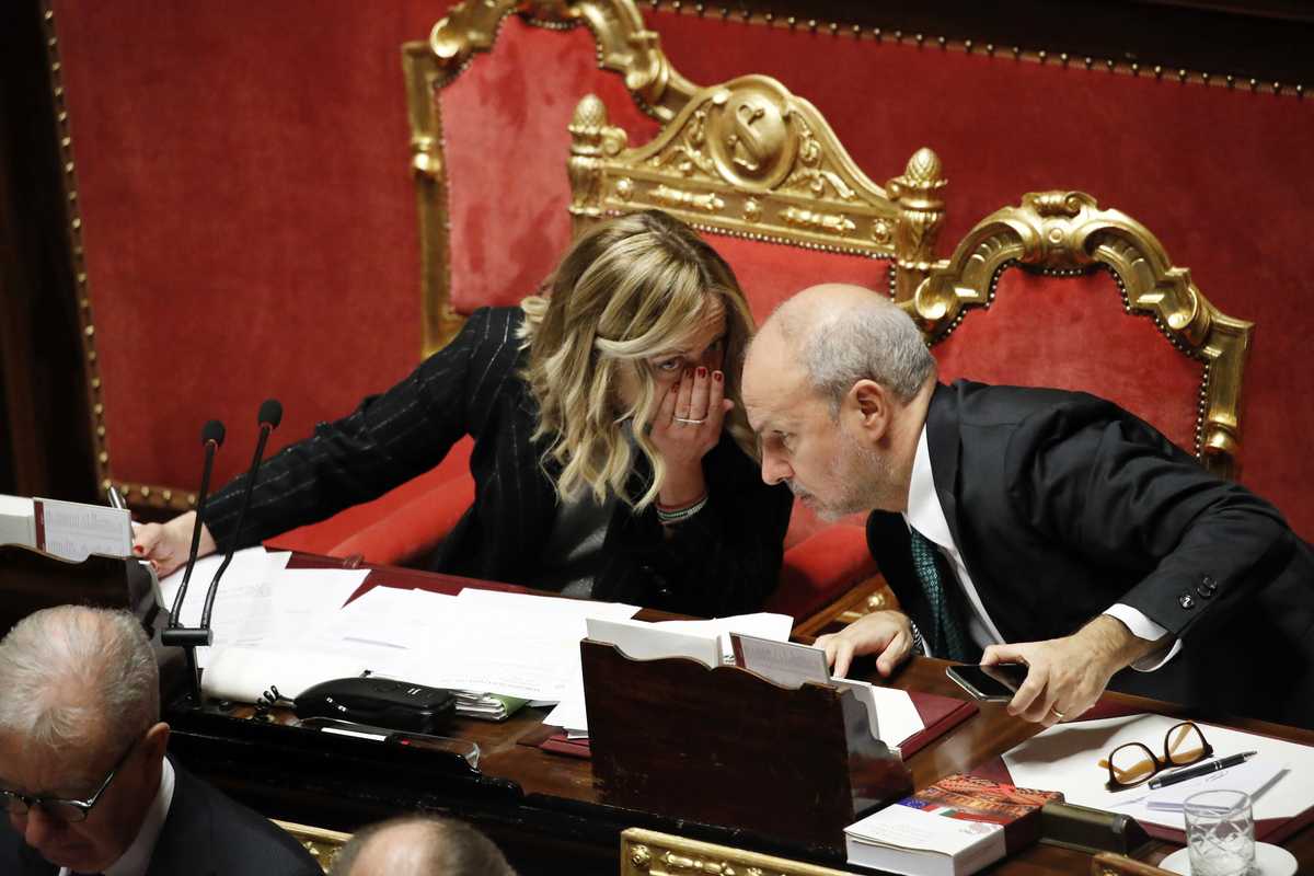 Autogol di Schillaci: cede al pressing e azzera il comitato. Meloni contrariata