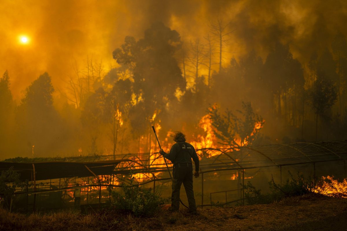 Spagna a fuoco, Sánchez fa fumo: «L’emergenza climatica accelera»