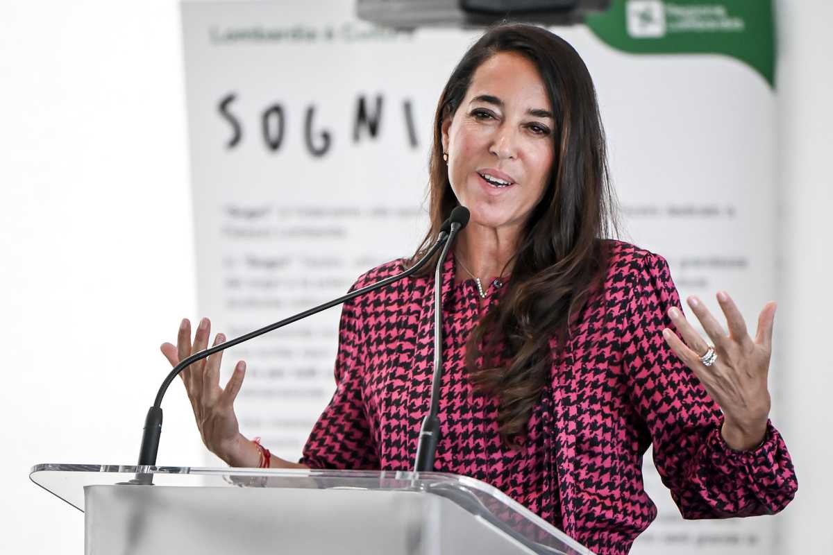 La Ronzulli chiede: «Parlino gli esperti». Ma è lei che mette il bavaglio ai medici